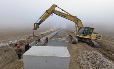 芳草湖農(nóng)場(chǎng)8.6萬畝高標(biāo)準(zhǔn)農(nóng)田建設(shè)助力農(nóng)業(yè)提質(zhì)增效